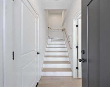 2524 Live Oak Street - Photo Thumbnail 1
