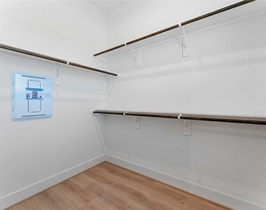 2524 Live Oak Street - Photo Thumbnail 19