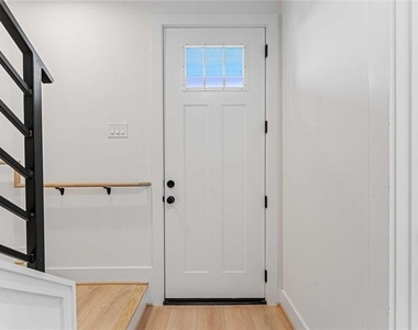 2524 Live Oak Street - Photo Thumbnail 2