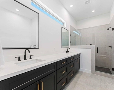 2524 Live Oak Street - Photo Thumbnail 16