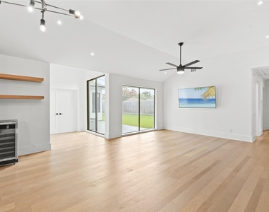 2703 Tannehill Drive - Photo Thumbnail 7