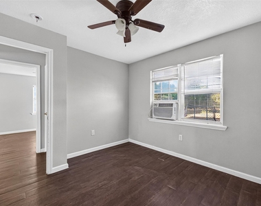 3501 Brewster - Photo Thumbnail 20