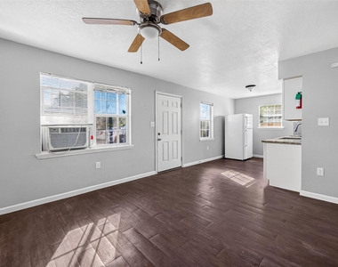 3501 Brewster - Photo Thumbnail 4