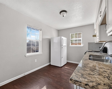 3501 Brewster - Photo Thumbnail 12