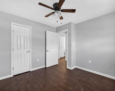 3501 Brewster - Photo Thumbnail 21