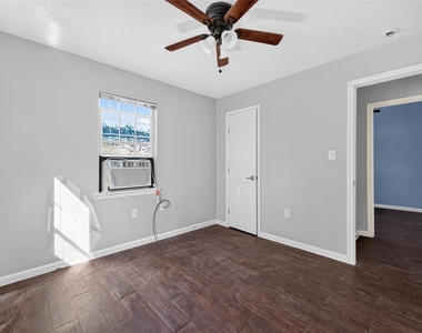 3501 Brewster - Photo Thumbnail 15