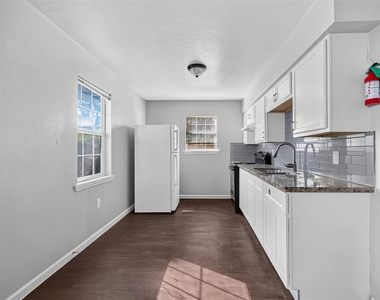 3501 Brewster - Photo Thumbnail 8