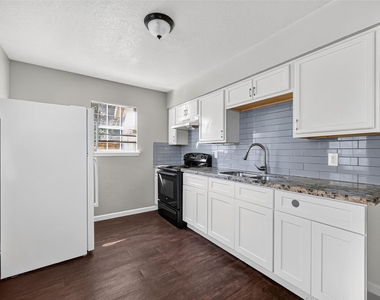3501 Brewster - Photo Thumbnail 7