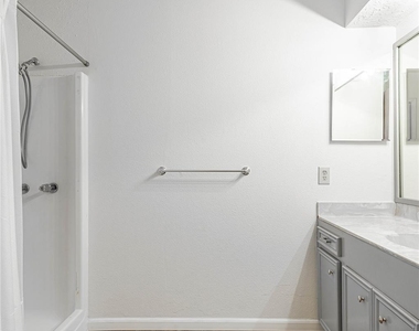 121 Elmwood Street - Photo Thumbnail 16