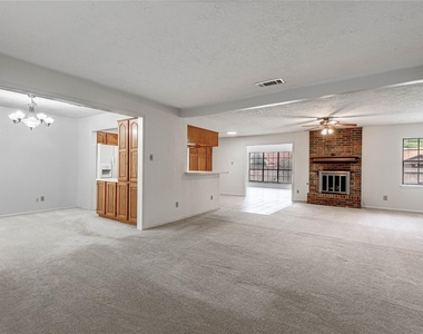 121 Elmwood Street - Photo Thumbnail 2