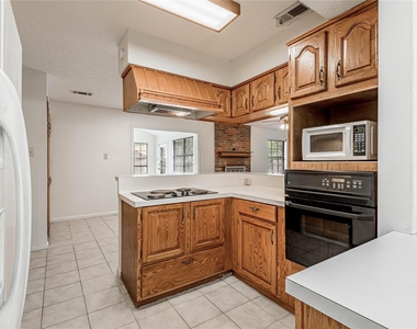 121 Elmwood Street - Photo Thumbnail 5