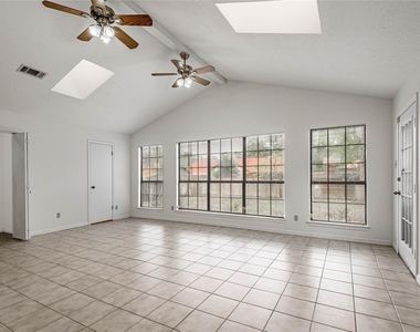 121 Elmwood Street - Photo Thumbnail 7