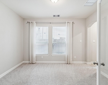 436 N Live Oak Street - Photo Thumbnail 8