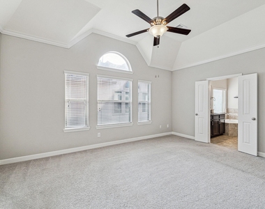 436 N Live Oak Street - Photo Thumbnail 6