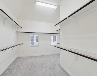 436 N Live Oak Street - Photo Thumbnail 12