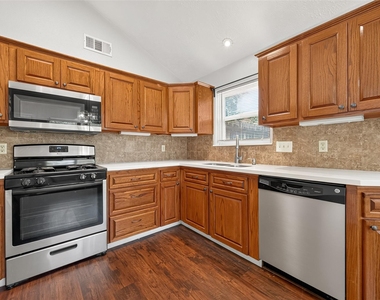 10038 Green Valley Lane - Photo Thumbnail 16