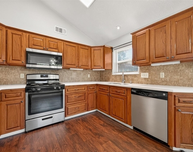 10038 Green Valley Lane - Photo Thumbnail 11