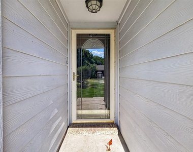 10038 Green Valley Lane - Photo Thumbnail 3