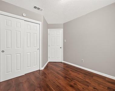 10038 Green Valley Lane - Photo Thumbnail 26