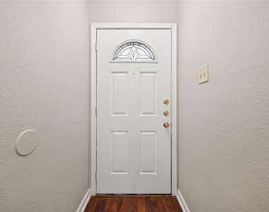 10038 Green Valley Lane - Photo Thumbnail 4