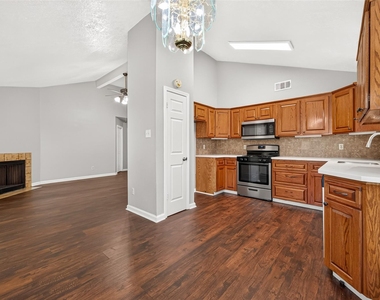 10038 Green Valley Lane - Photo Thumbnail 8