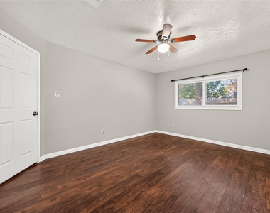 10038 Green Valley Lane - Photo Thumbnail 19
