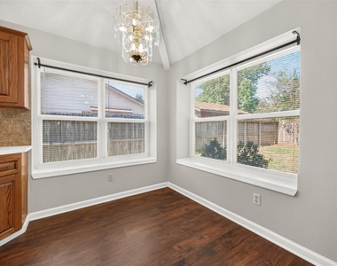 10038 Green Valley Lane - Photo Thumbnail 9