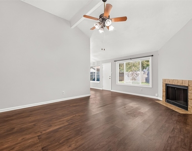 10038 Green Valley Lane - Photo Thumbnail 5