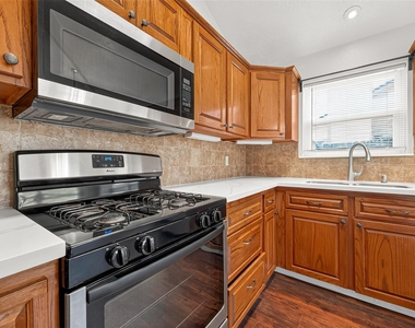 10038 Green Valley Lane - Photo Thumbnail 15