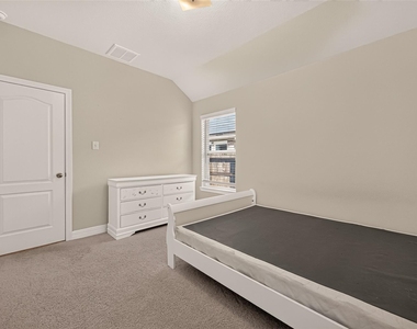 7423 Sunlit Harbor Drive - Photo Thumbnail 32