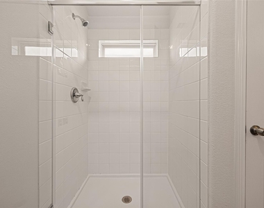 7423 Sunlit Harbor Drive - Photo Thumbnail 27