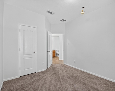 10627 Saratoga Square - Photo Thumbnail 27