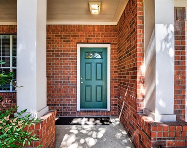 10627 Saratoga Square - Photo Thumbnail 4