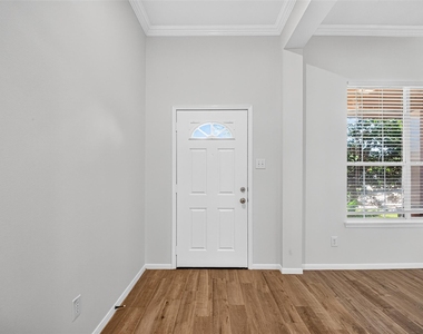 10627 Saratoga Square - Photo Thumbnail 5