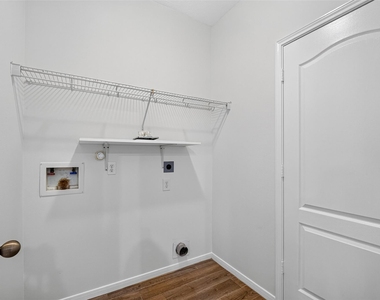 10627 Saratoga Square - Photo Thumbnail 16