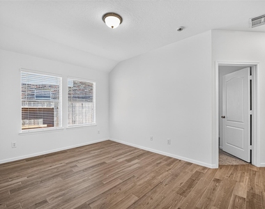 10627 Saratoga Square - Photo Thumbnail 22