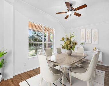 10627 Saratoga Square - Photo Thumbnail 7