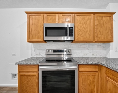 10627 Saratoga Square - Photo Thumbnail 11