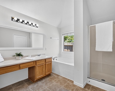 10627 Saratoga Square - Photo Thumbnail 36