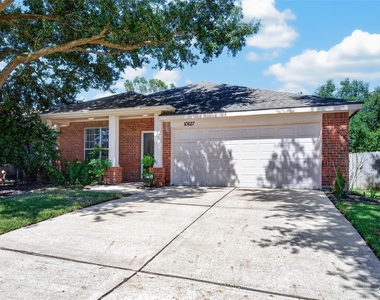 10627 Saratoga Square - Photo Thumbnail 2