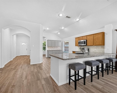 10627 Saratoga Square - Photo Thumbnail 15