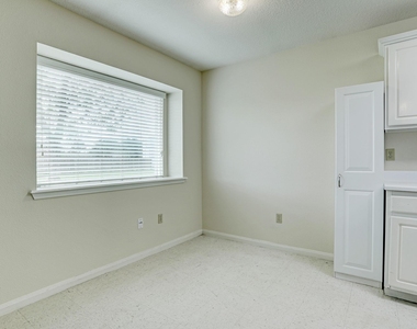 16711 N Wayne Lane - Photo Thumbnail 2