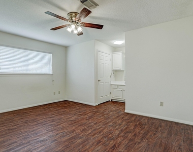 16711 N Wayne Lane - Photo Thumbnail 4