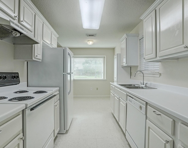 16711 N Wayne Lane - Photo Thumbnail 3