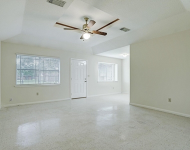 16711 N Wayne Lane - Photo Thumbnail 1