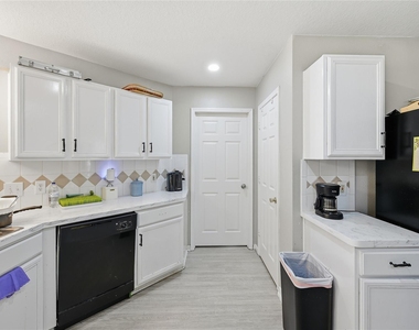 18215 Echo Mar Lane - Photo Thumbnail 11