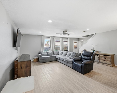 18215 Echo Mar Lane - Photo Thumbnail 5