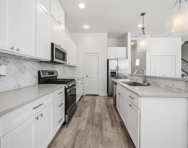 3369 Daphne Street - Photo Thumbnail 9