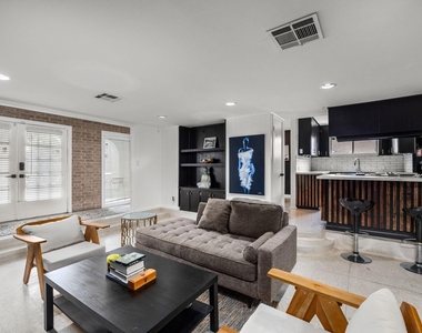 7902 Richmond Avenue - Photo Thumbnail 17