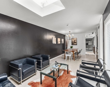 7902 Richmond Avenue - Photo Thumbnail 9